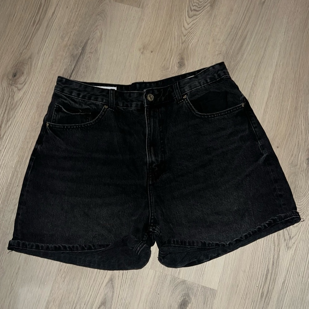 Zara Black High-Rise Jean Shorts Size 14 | Cuffed Denim